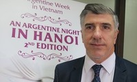 Trao tặng Huân chương Hữu nghị cho cựu Đại sứ Argentina tại Việt Nam 